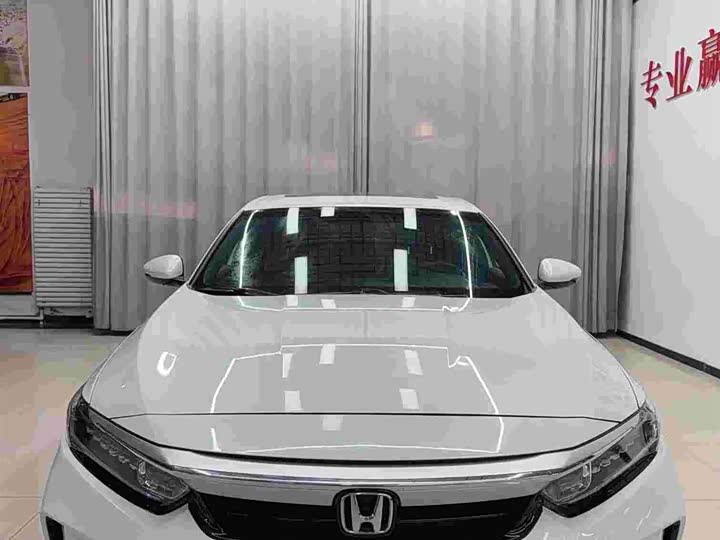 Фото 2 - Honda Inspire