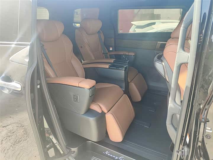 Фото 7 - Toyota Vellfire