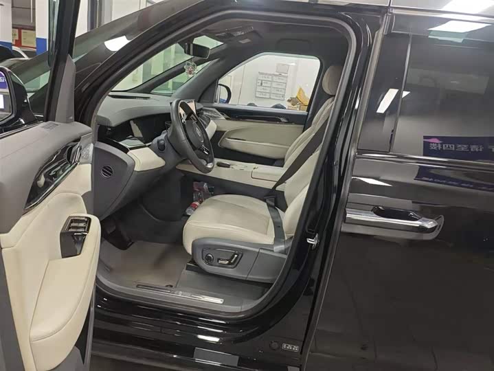 Фото 2 - Zeekr 009