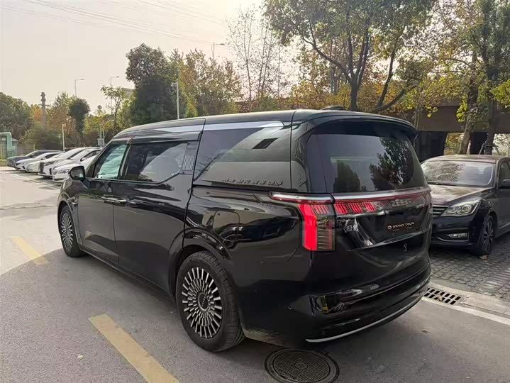 Фото 9 - Zeekr 009