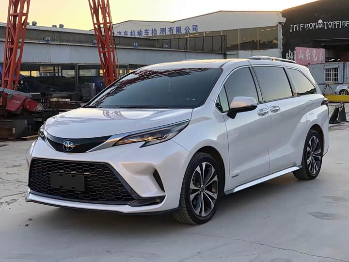 Фото 1 - Toyota Granvia