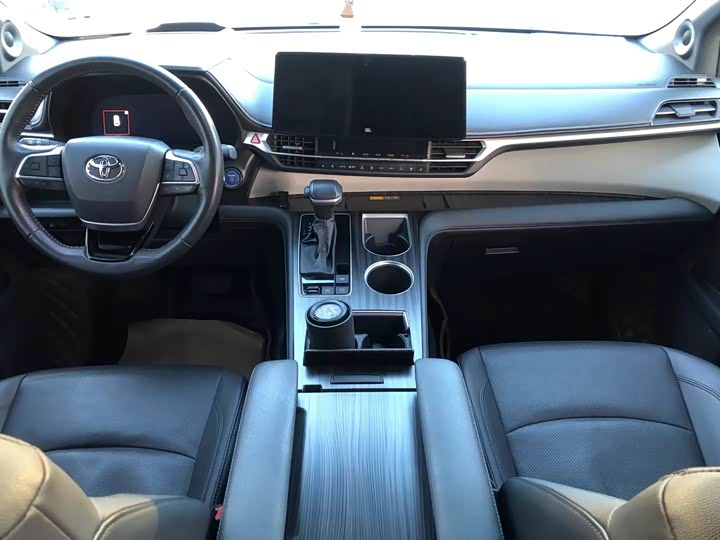 Фото 5 - Toyota Granvia