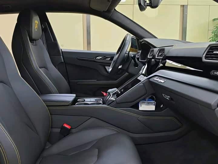 Фото 10 - Lamborghini Urus