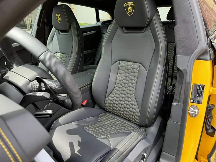 Фото 6 - Lamborghini Urus