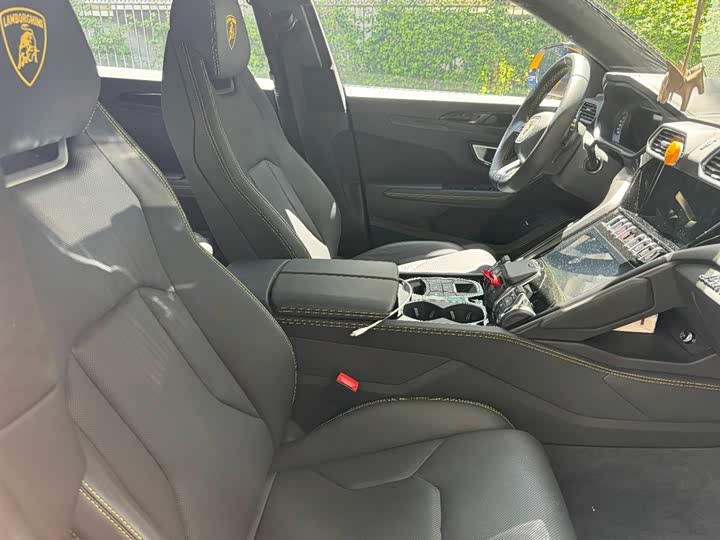 Фото 8 - Lamborghini Urus