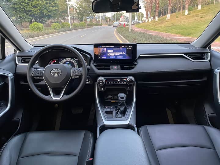 Фото 7 - Toyota RAV4