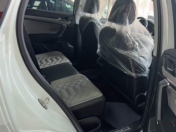 Фото 14 - Volkswagen Tayron