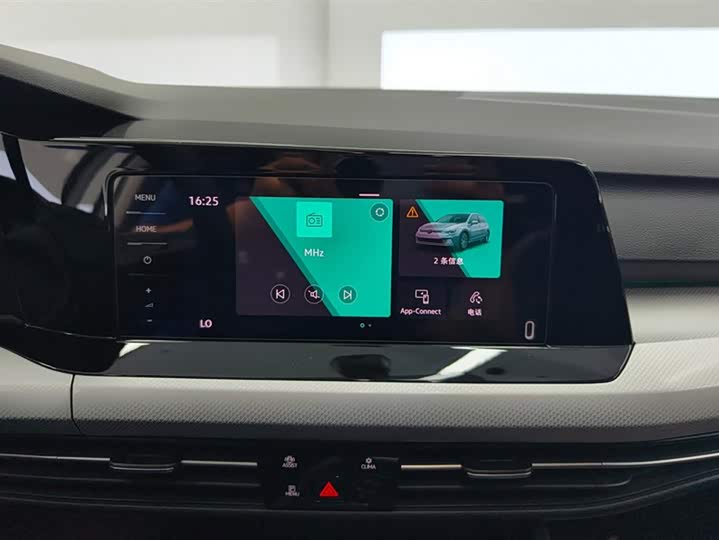 Фото 13 - Volkswagen Golf