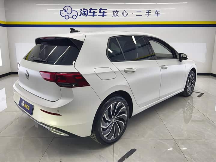 Фото 3 - Volkswagen Golf