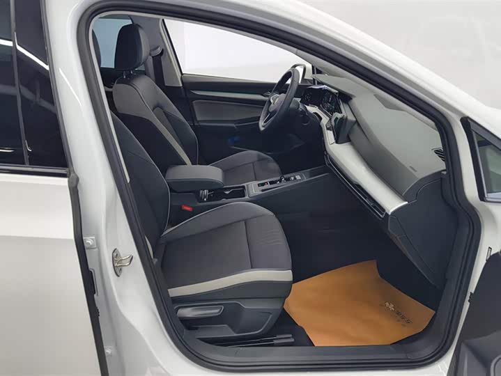 Фото 8 - Volkswagen Golf