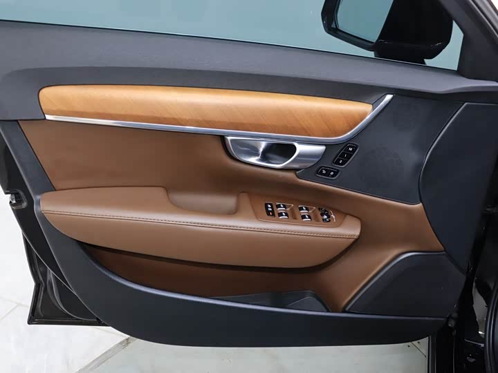 Фото 11 - Volvo S90