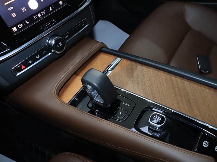 Фото 15 - Volvo S90