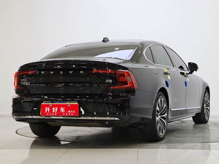 Фото 4 - Volvo S90