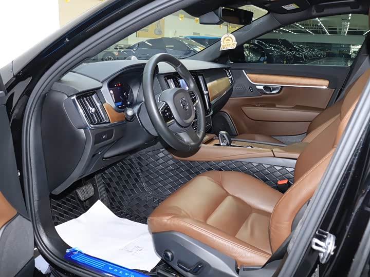 Фото 8 - Volvo S90