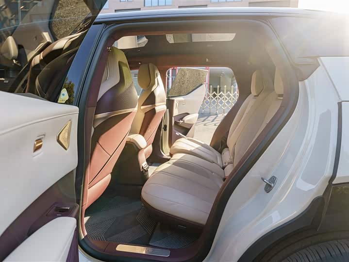 Фото 15 - Zeekr X