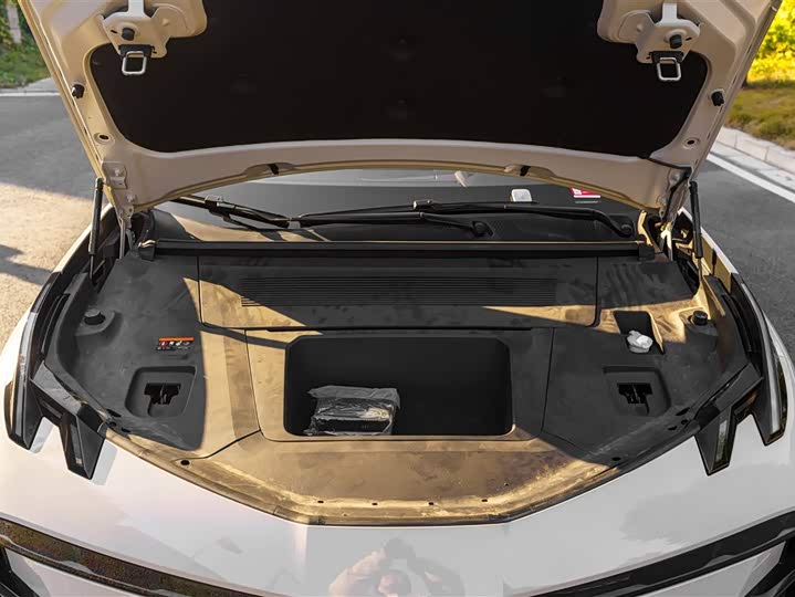 Фото 19 - Zeekr X