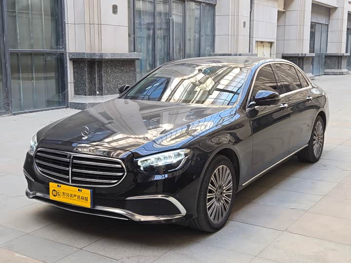 Фото 1 - Mercedes-Benz E-Class