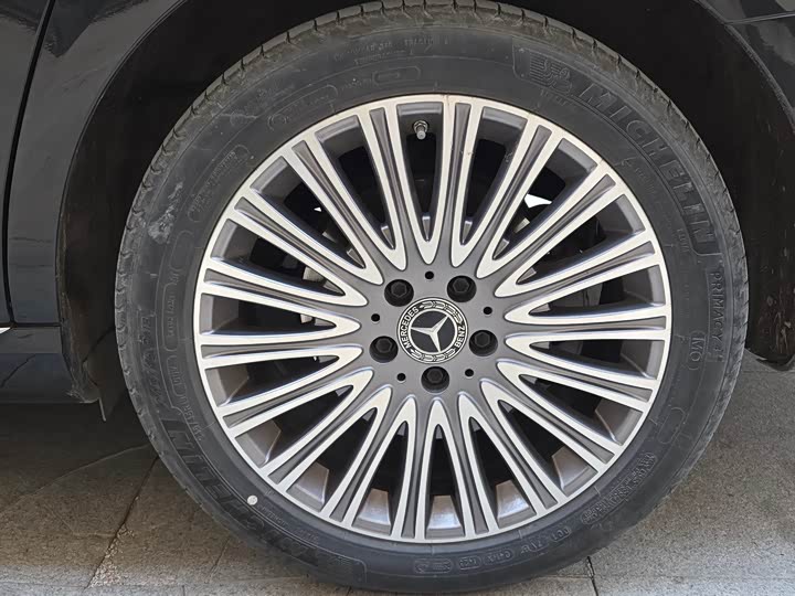 Фото 3 - Mercedes-Benz E-Class