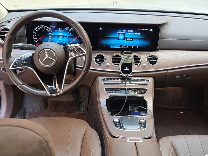 Фото 5 - Mercedes-Benz E-Class