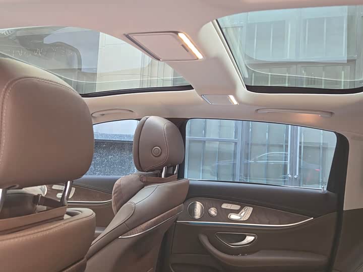 Фото 8 - Mercedes-Benz E-Class