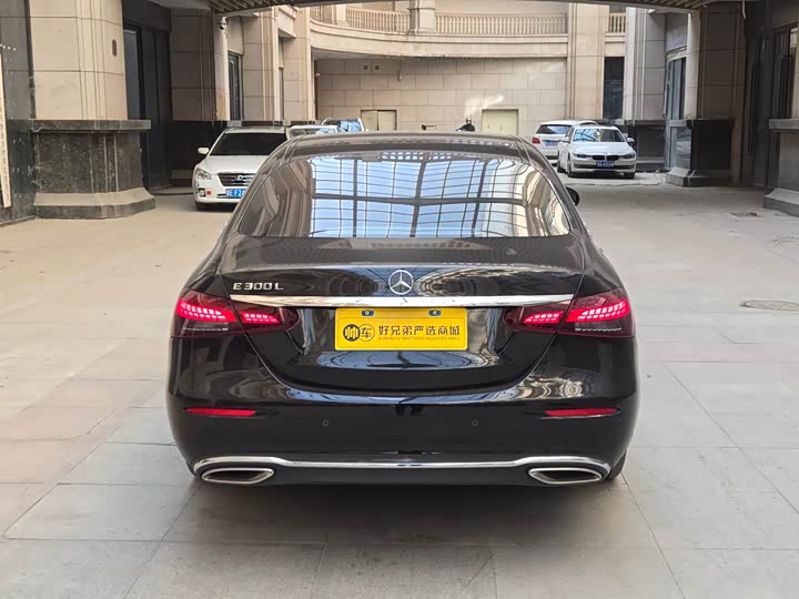 Фото 9 - Mercedes-Benz E-Class