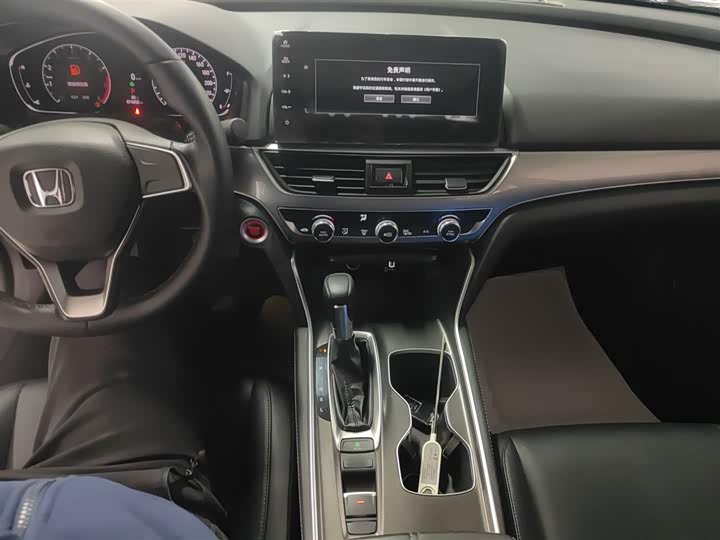 Фото 10 - Honda Accord