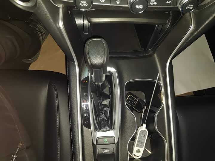 Фото 14 - Honda Accord