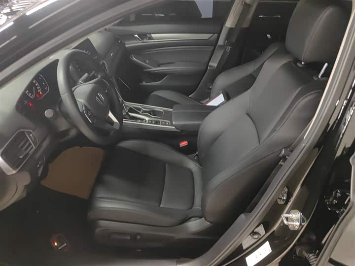 Фото 15 - Honda Accord