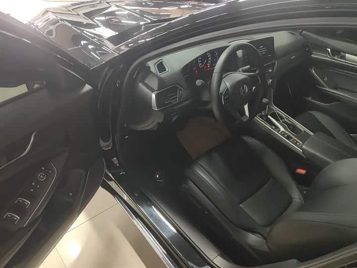 Фото 16 - Honda Accord