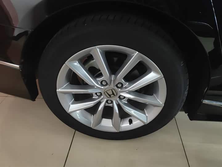 Фото 26 - Honda Accord