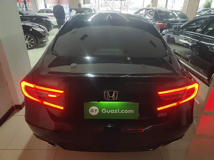 Фото 6 - Honda Accord