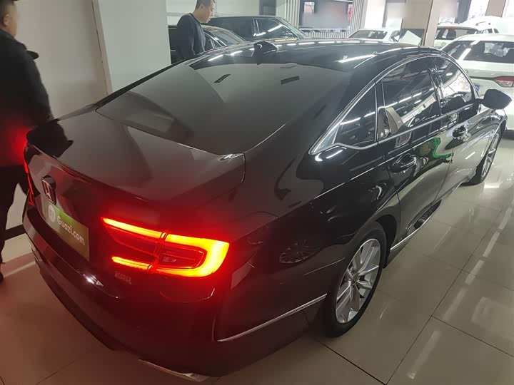 Фото 7 - Honda Accord