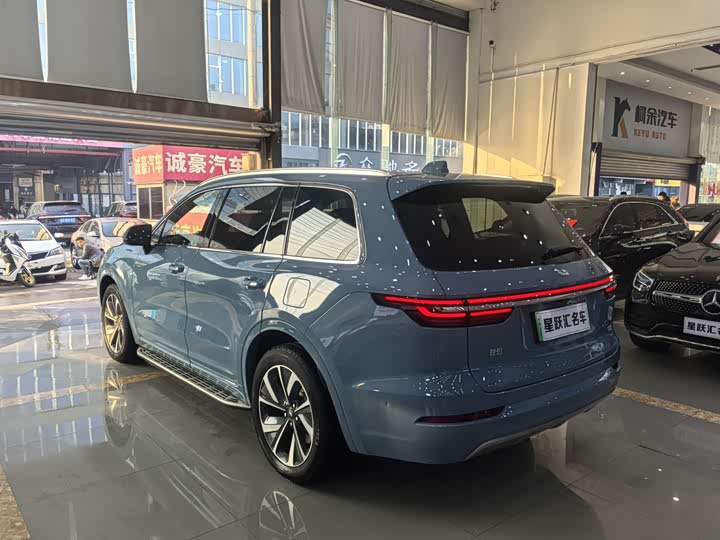 Фото 4 - LiXiang One