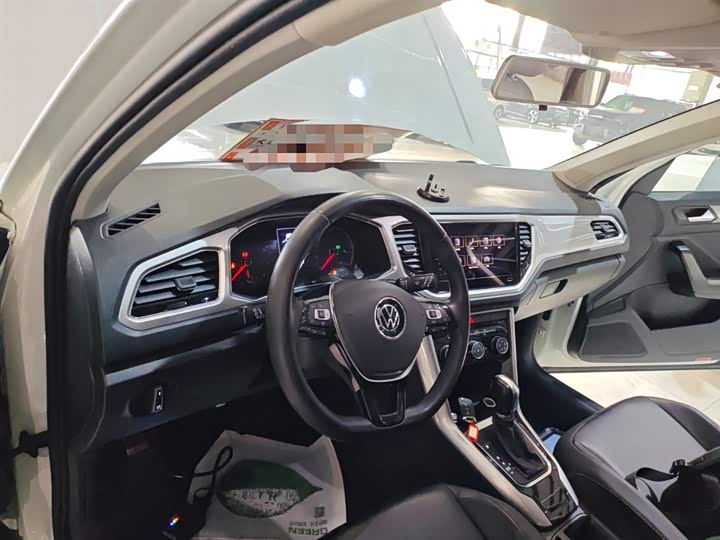 Фото 10 - Volkswagen T-Roc