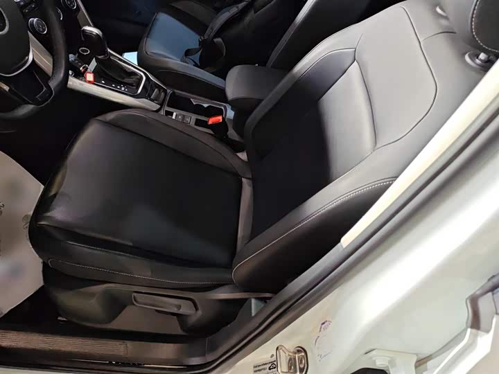 Фото 15 - Volkswagen T-Roc