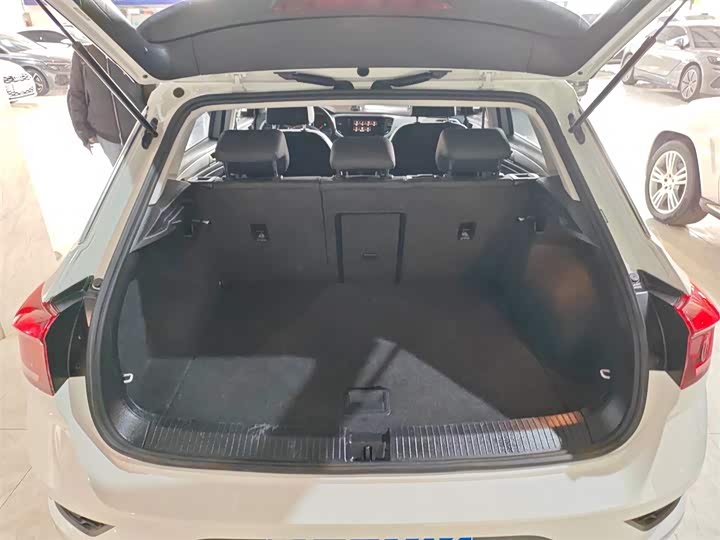 Фото 19 - Volkswagen T-Roc