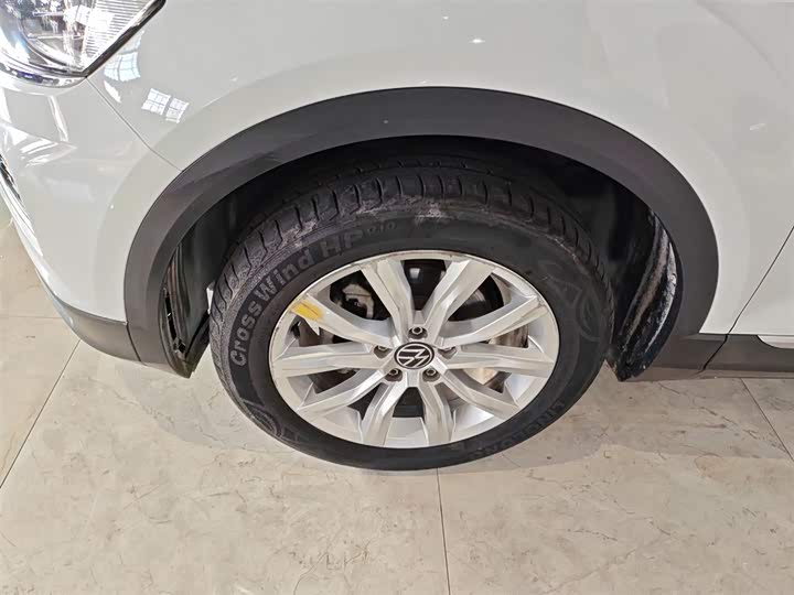 Фото 23 - Volkswagen T-Roc