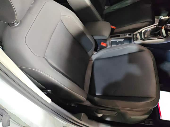 Фото 25 - Volkswagen T-Roc