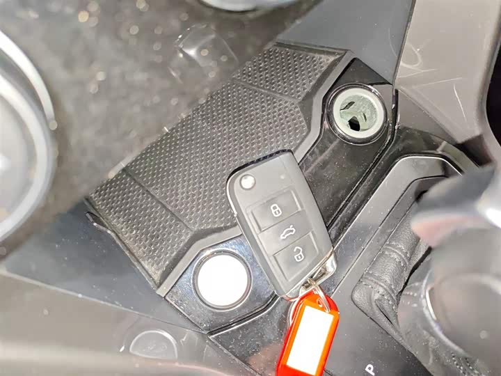 Фото 9 - Volkswagen T-Roc