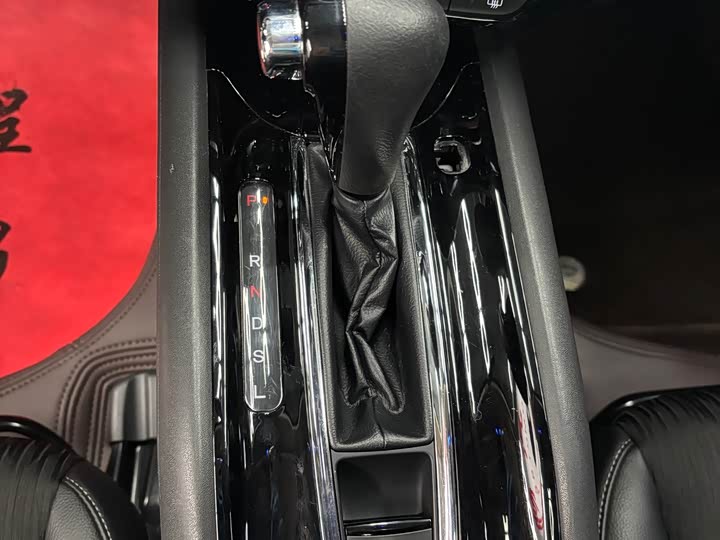 Фото 11 - Honda Vezel