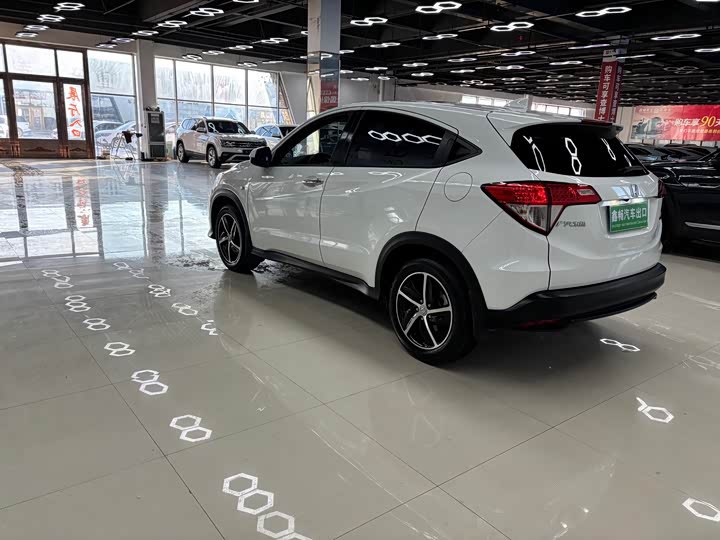 Фото 7 - Honda Vezel