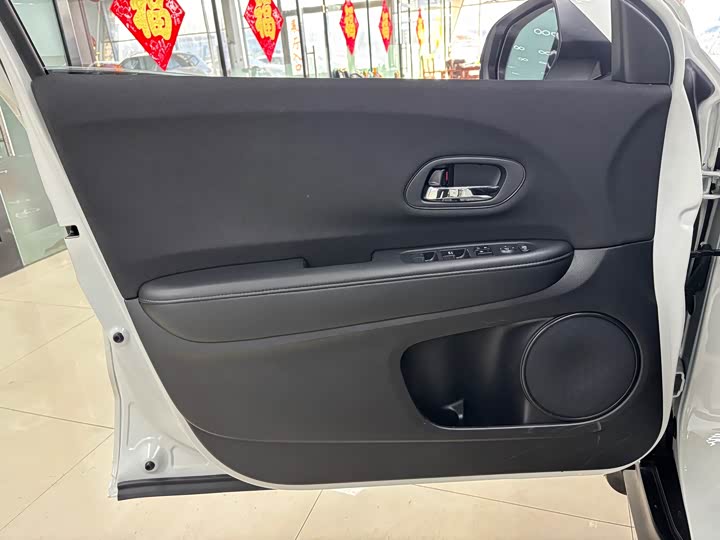 Фото 8 - Honda Vezel