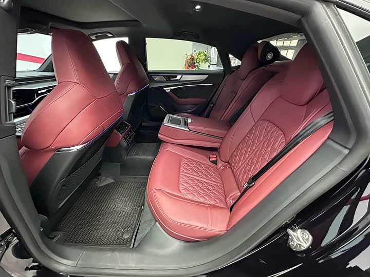 Фото 10 - Audi A7L