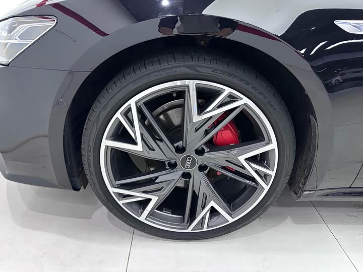 Фото 11 - Audi A7L