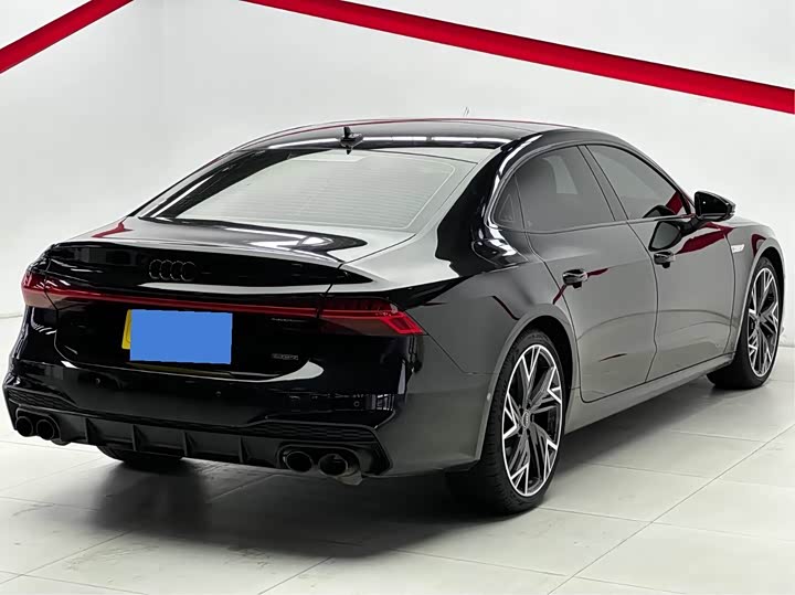 Фото 13 - Audi A7L