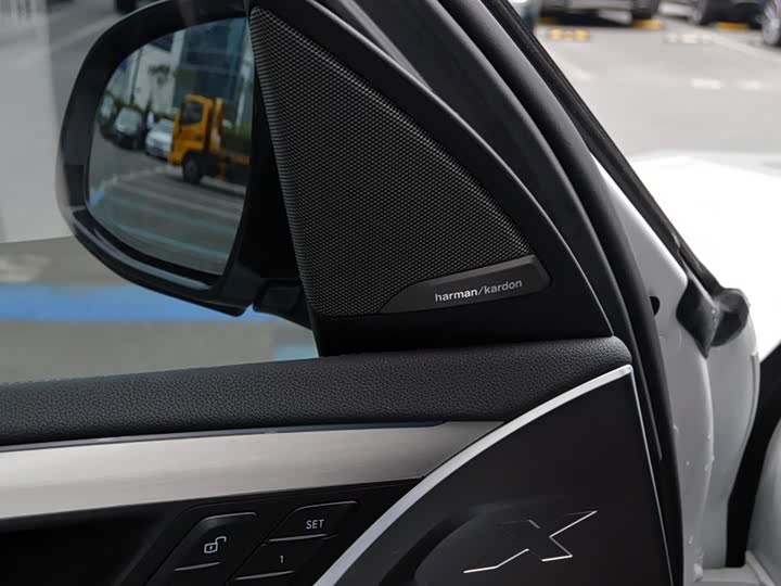 Фото 12 - BMW iX3