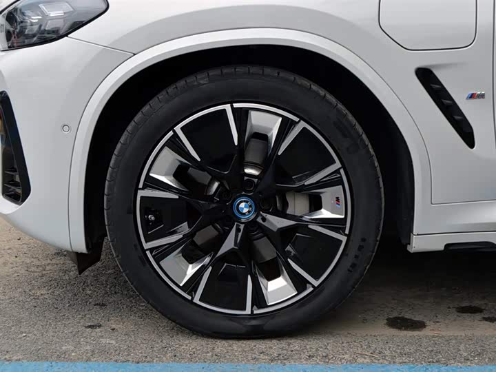 Фото 3 - BMW iX3