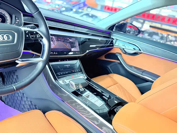 Фото 12 - Audi A8