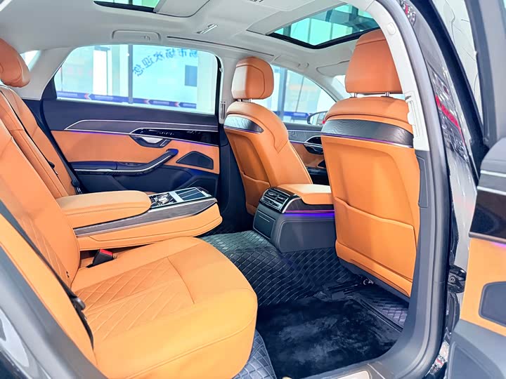 Фото 13 - Audi A8