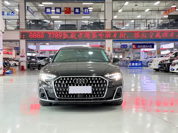 Фото 2 - Audi A8